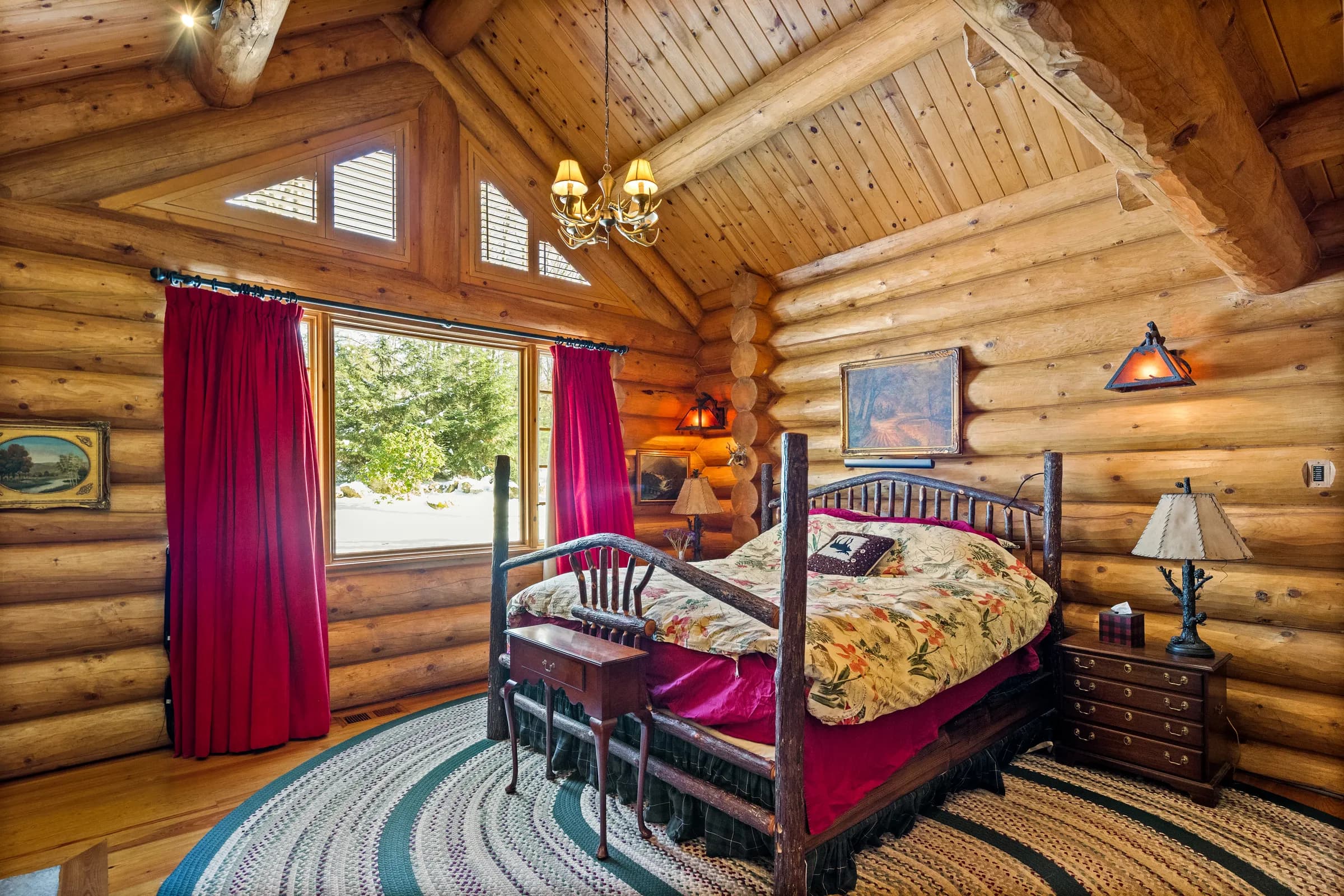 A four-poster king suite in The Lodge